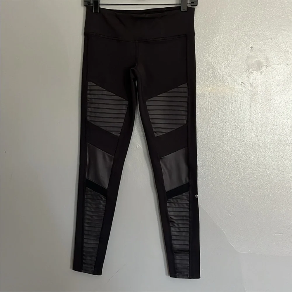 - 🎀Alo Yoga Moto Leggings🎀 - Picture 2 of 2